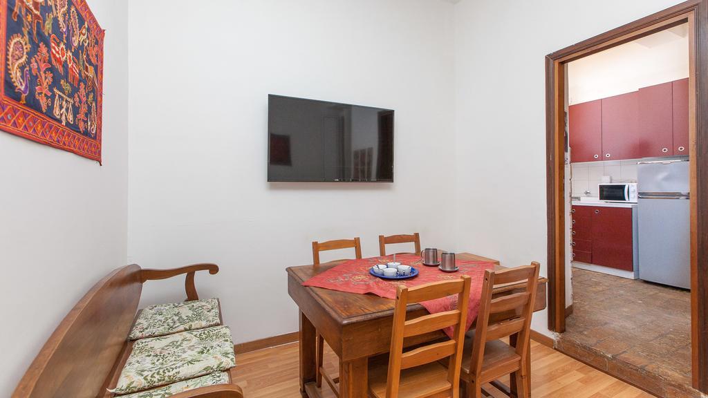 Rental In Rome Santini Apartment Phòng bức ảnh